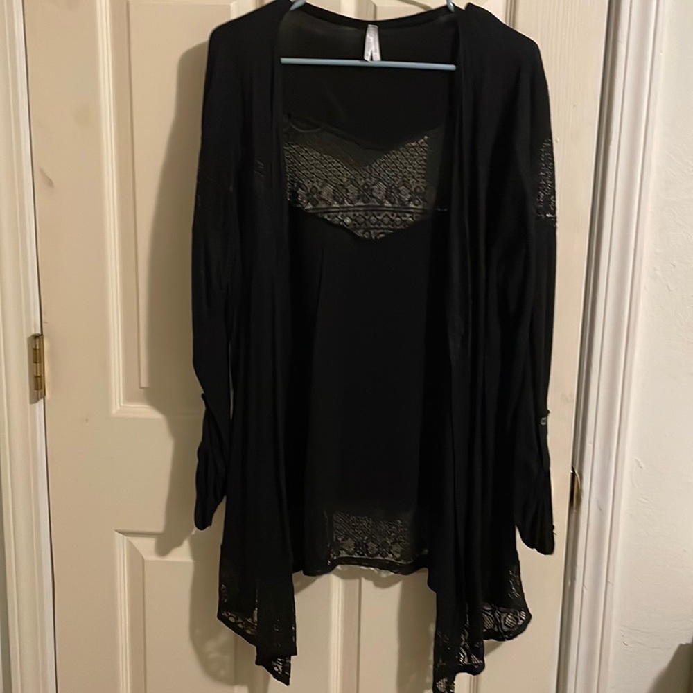 Vanity Size XL black with knit design.